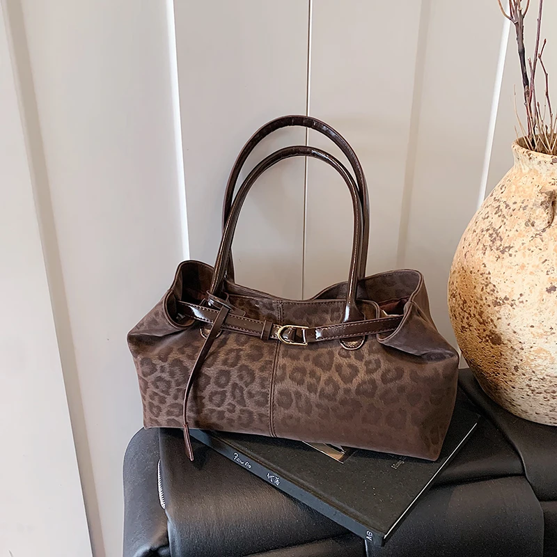 Luxury Bags For Sale - Leopar Desenli Dikiş İpliği Tokalı Gençlik