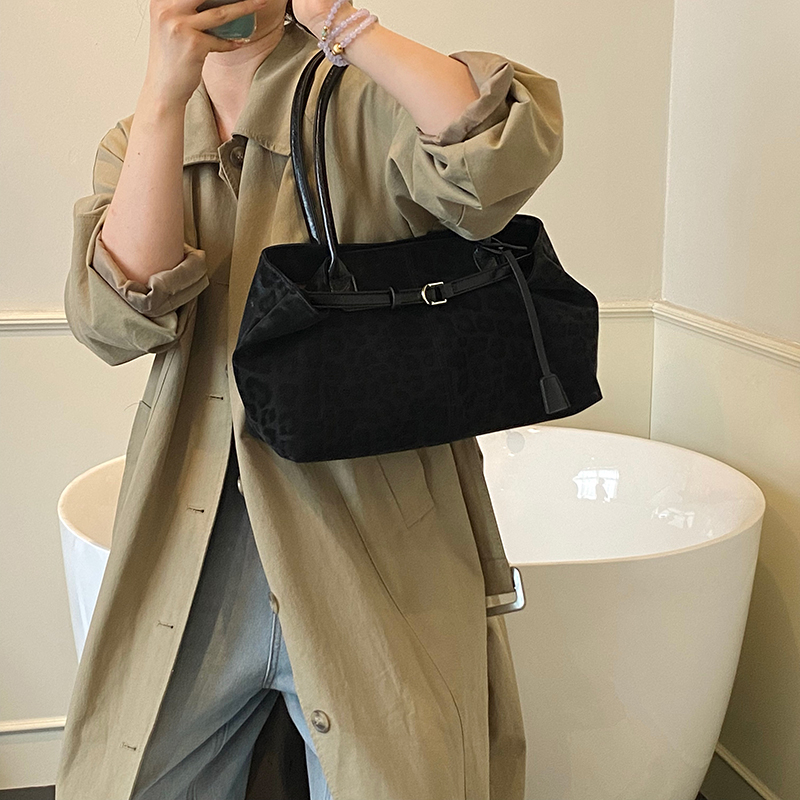 Leopar Desenli Dikiş İpliği To - Luxury Bags For Sale incelemesi ve fiyatı